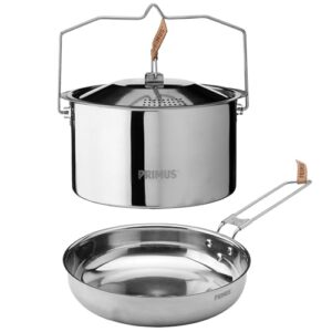 Primus Outdoor Kochset bestehend aus einem 3,0 L Edelstahl Kochtopf mit Deckel und einer 21 cm Bratpfanne, ideal für Camping und Outdoor-Kochen.