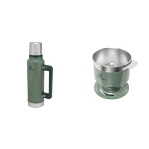 Stanley Classic Legendary Thermosflasche mit 1,4 Litern und Perfect Brew Pour Over Kaffeebereiter in olivgrünem Farbton, ideal für Kaffeegenuss im Freien.
