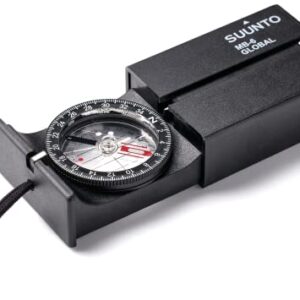 Suunto Kompass MB-6 G im schwarz matten Gehäuse, ideal für Outdoor-Aktivitäten und Wanderungen, mit globaler Ausrichtung und leuchtenden Markierungen für eine einfache Navigation.