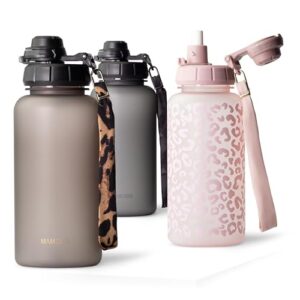 1 Liter Trinkflasche mit Strohhalm und Zeitmarkierung in Urban Taupe, ideal für Sport und Outdoor-Aktivitäten, BPA-frei und auslaufsicher.
