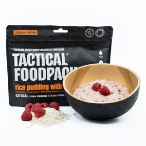 Taktisches Lebenserstreckungspackchen mit Reispudding und Himbeeren, einleichtes Verpackung und kurze Zubereitungszeit, gesunde Ernährung für Abenteurer und Outdoor-Aktivitäten