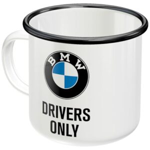 Klassische Emaille-Tasse für BMW-Fans mit farbenfrohem Design und nostalgischem Charakter, offiziell lizenziert durch BMW