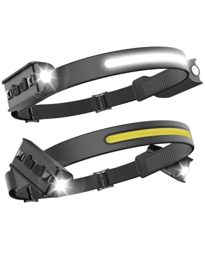 Zwei Stirnlampen mit ihrer Bande nach oben und ihrem Licht nach unten, die gegen einen starken weißen Hintergrund aufgereiht sind. Die Lampe links hat eine schwarze Bande, während die rechte Lampe eine gelbe Bande hat. Beide Lampen haben weiße Leuchten, die hell und klar leuchten.