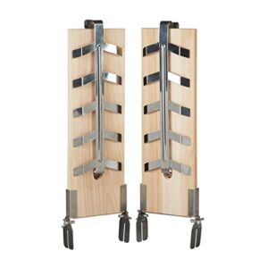 Zwei Grillbretter aus Zedernholz mit Edelstahlhaltern für die Zubereitung von Lachsfillets und anderen Fischarten