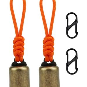 Zwei Anti-Bär-Glocken aus Metall in orangefarben und goldenem Design, ideal für Outdoor-Aktivitäten wie Wandern oder Camping