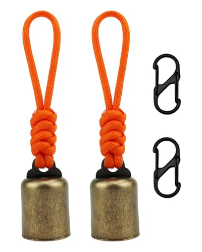 Zwei Anti-Bär-Glocken aus Metall in orangefarben und goldenem Design, ideal für Outdoor-Aktivitäten wie Wandern oder Camping