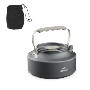 Das Naturehike Camping Kochset besteht aus einem Topf, einem Hängetopf und einem Wasserkocher. Es ist perfekt für Reisen, Trekking oder Wandern. Der Topf ist lebensmittelecht und robust, der Hängetopf erleichtert die Zubereitung von Tee oder Kaffee und der Wasserkocher bringt das Wasser zum Kochen.
