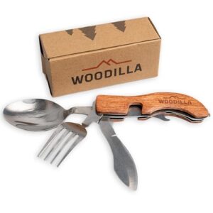 Multifunktionales Outdoor-Besteck aus Edelstahl und Holz mit Messer, Gabel, Löffel und Flaschenöffner für Camping-, Wandern- oder Picknick-Aktivitäten.