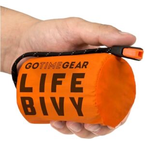 Orange Biwaksack von Go Time Gear Life als Notfallschutz für Outdoor-Abenteuer und Survival-Ausrüstung