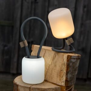 flexible Campinglampe mit dimmbarem Licht und wiederaufladbare Batterie für Outdoor-Aktivitäten wie Camping, Zeltlife oder Balkonbeleuchtung.
