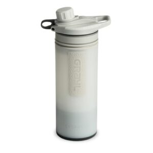 Waterfilterbottle mit schwarzer Kappe und transparenter Etikette, ideal für Outdoor-Aktivitäten wie Camping und Survival