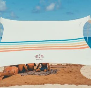 Das Neso Strandzelt mit Sandanker, tragbarer Sonnenschutz, 2,1 x 2,1 m, patentierte verstärkte Ecken in Regenbogenfarben