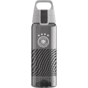 Sigg-Tritan-Trinkflasche mit Total Color ONE DFB One Team Design, geeignet für kohlensäurehaltige Getränke, spülmaschinenfest und auslaufsicher