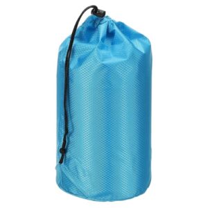 Wasserdichter Staff Sack für Camping und Outdoor-Aktivitäten. Der Beutel ist leicht zu tragen und bietet viel Platz für Kleidung, Decken und andere Gegenstände.